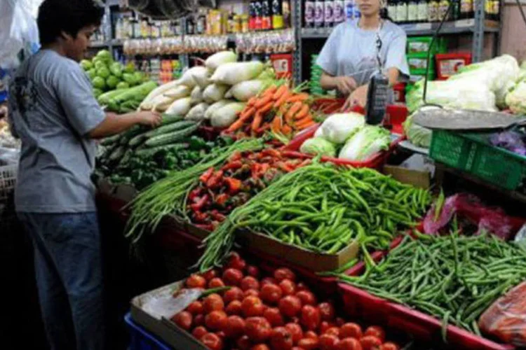 "Com a incerteza da economia mundial, fica difícil prever que pode suceder em 2012', afirmou o economista superior da FAO especialista em cereais, Abdolreza Abbassian (Jay Directo/AFP)