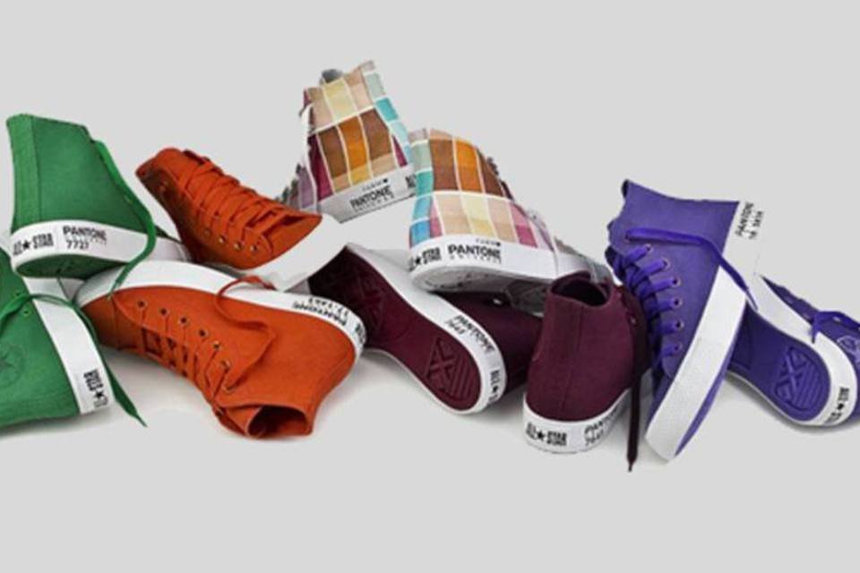 Farm lança linha de calçados Converse em parceria com a Pantone