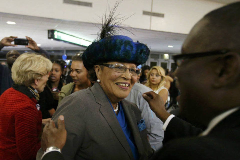 Alma Adams se transforma na 100ª mulher no Congresso dos EUA