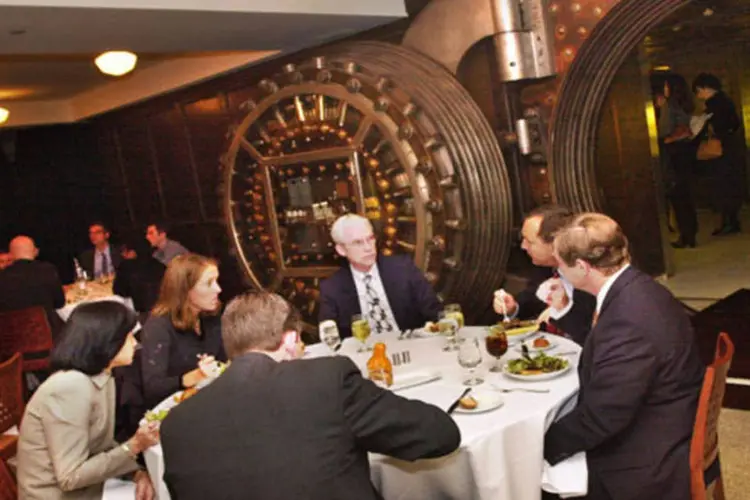O protocolo que rege a etiqueta do almoço de negócios se chama "bom senso" (Getty Images)