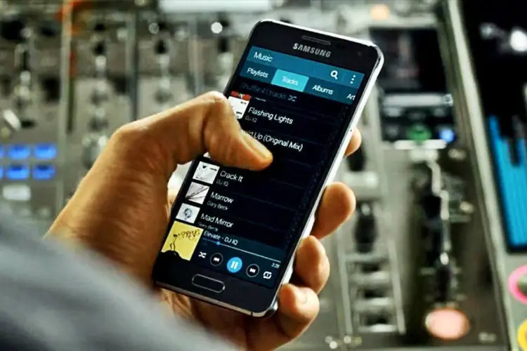 Smartphone Galaxy Alpha, da Samsung (Samsung Mobile Bangladesh/Facebook)