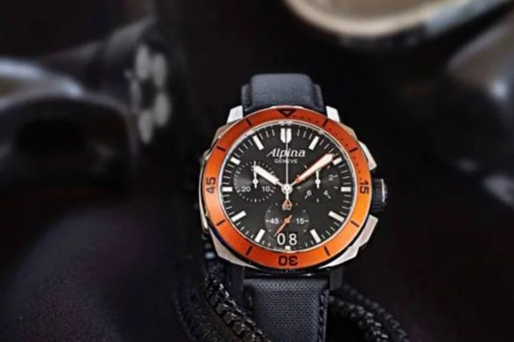 
	Alpina Seastrong Diver 300 Chronograph Big Date conta ainda com contador de segundos central
 (Divulgação)