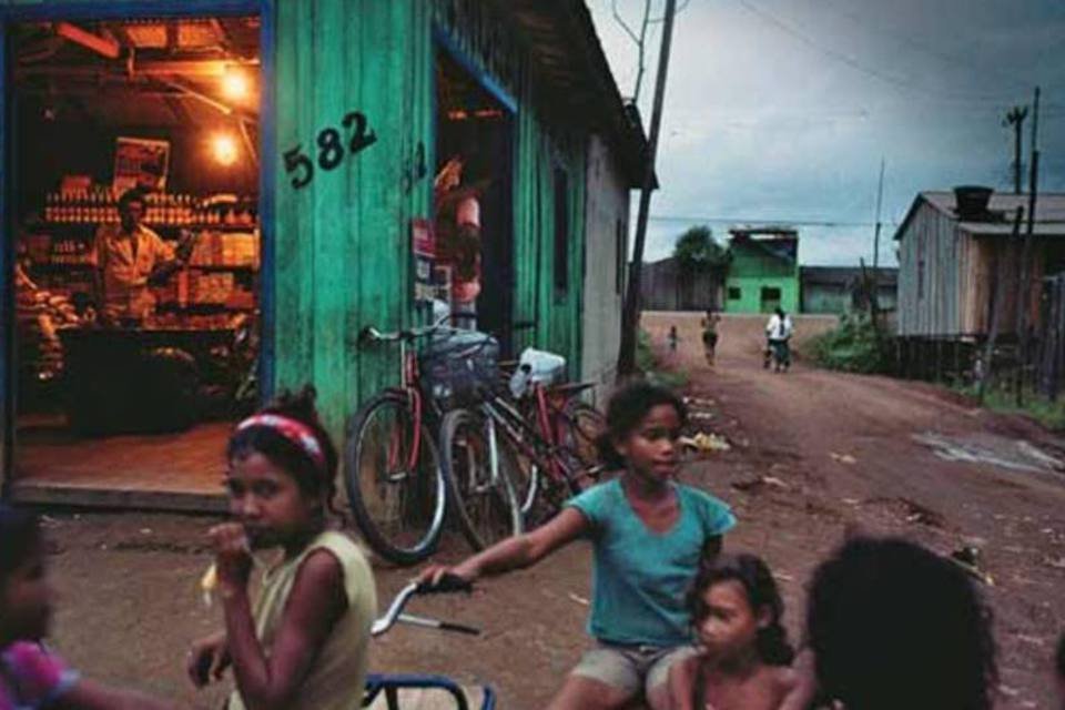 
	Cena de Altamira, no Par&aacute;: a pobreza e a desigualdade vem caindo na Am&eacute;rica Latina
 (Alex Webb/Magnum Photos/Latinstock)