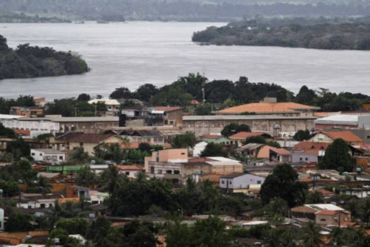 
	Vista a&eacute;rea de Altamira (PA):&nbsp;empresa come&ccedil;ar&aacute; a partir de agora a atuar diretamente em Altamira, onde se antecipam as obras da hidrel&eacute;trica de Belo Monte
 (FERNANDO CAVALCANTI/VEJA)