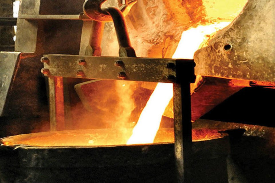 Indústria do aço deve rever projeções após queda na produção
