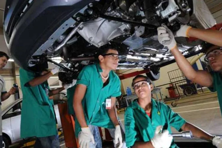 O mecânico automotivo é responsável por realizar manutenções, diagnósticos e reparos em veículos (Germano Lüders/EXAME.com)