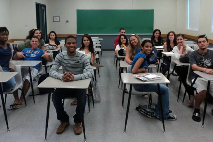 Alunos em escola pública de Miami, na Flórida, Estados Unidos (Fredler Brave/Wikimedia Commons)