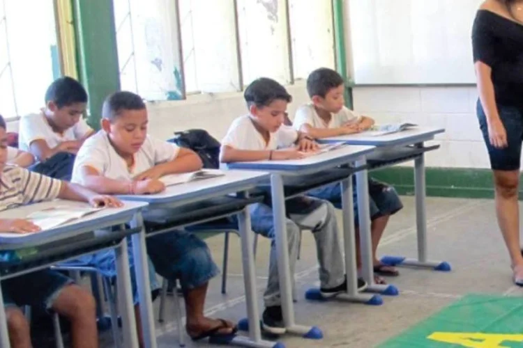 
	Alunos, crian&ccedil;as, estudantes em sala de aula: desequil&iacute;brio que prejudica as matr&iacute;culas de meninas nas escolas &eacute; maior nos pa&iacute;ses de baixa renda
 (Reprodução Relatório Excelência com Equidade, da Fundação Lemann e Itaú BBA)