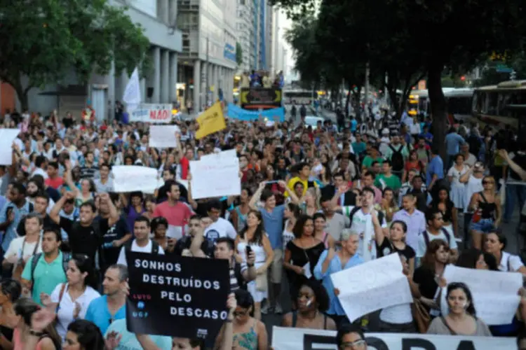 
	Alunos da Universidade Gama Filho e da UniverCidade marcham em protesto: as duas institui&ccedil;&otilde;es foram descredenciadas recentemente pelo MEC
 (Fernando Frazão/Agência Brasil)