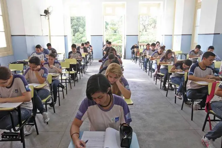 
	Alunos de ensino m&eacute;dio de escola estadual no Rio de Janeiro
 (Marcelo Horn/Gerj)