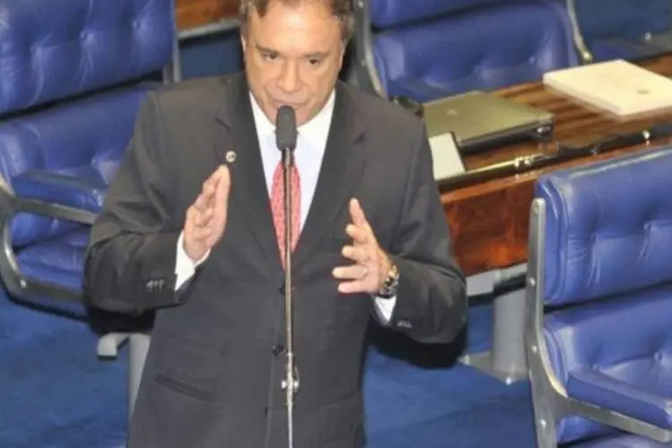 A representação foi protocolada hoje pelo líder da bancada tucana no Senado, senador Álvaro Dias (José Cruz/ABr)