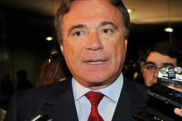 O líder do PSDB no Senado, Álvaro Dias (PSDB-PR) defende o mínimo de R$ 600 (José Cruz/Agência Brasil)