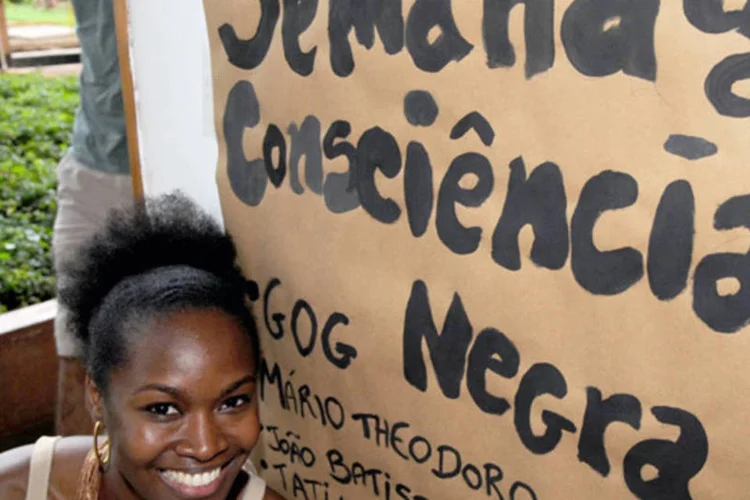 Estudante da UnB beneficiada pela política de cotas raciais: Senado aprovou projeto que separar metade das vagas das universidades para cotas (Renato Araujo/ABr)