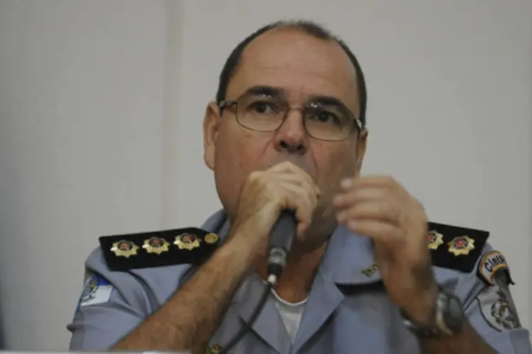 Cezar Augusto Tanner, corregedor da Polícia Militar, durante entrevista coletiva após denúncias do Ministério Público Estadual (Tânia Rego/ABr)