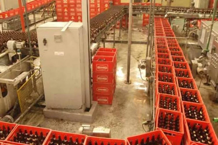 Fábrica da AmBev em Jacareí, São Paulo: lucro da empresa aumentou (Heudes Regis/EXAME)