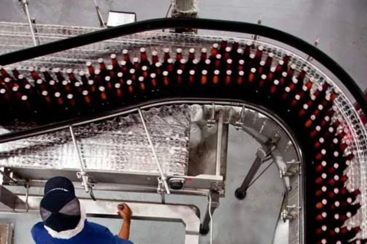 AmBev: reclamação sobre a venda em garrafas de 630 ml existia desde 2008 (Leo Drumond)