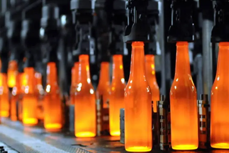 
	Planta da Ambev: gigante de bebidas espera reverter queda nas vendas de 2013 ainda neste ano
 (Marcello Bravo)