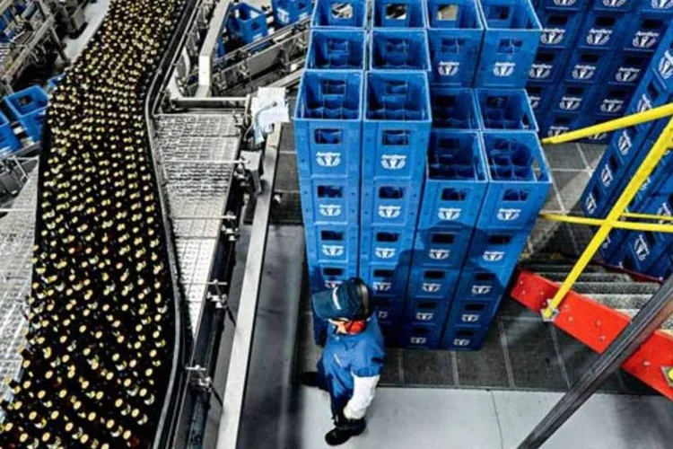 
	Ambev: rating da Ambev est&aacute; quatro notas acima do rating soberano em moeda estrangeira do Brasil
 (Germano Lüders/EXAME.com)