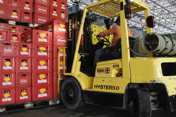 
	Ambev: empresas de consumo praticamente inel&aacute;stico e que pagam bons dividendos s&atilde;o mais conservadoras na Bolsa
 (Fabio Nutti/Exame)
