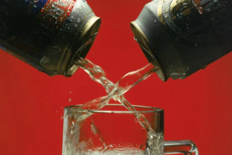 No mesmo caneco: conteúdo de latinhas de cerveja da Brahma e Antarctica, da AmBev (.)