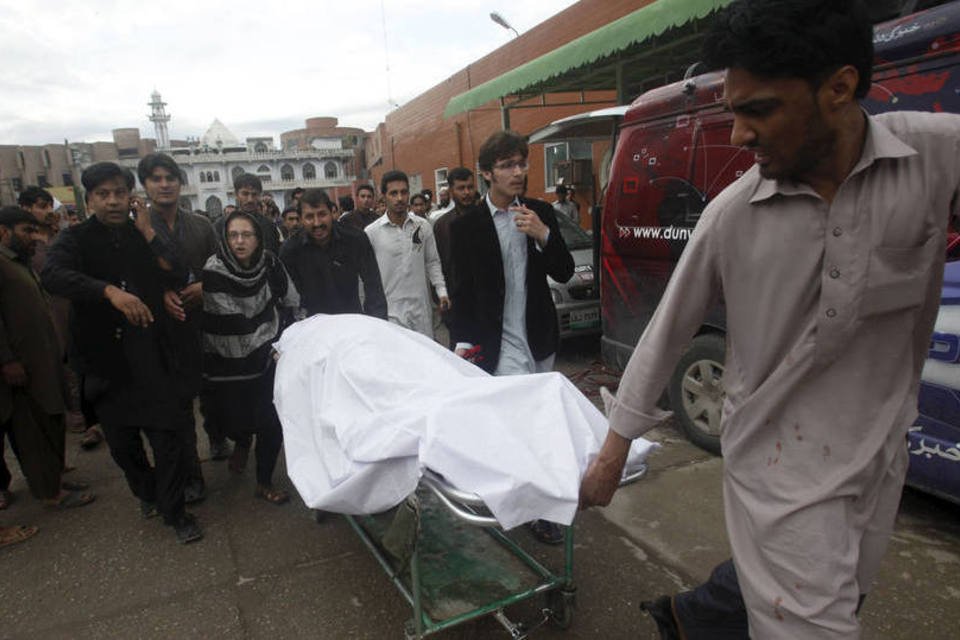 Com 38 mortes por terremoto, Paquistão declara emergência