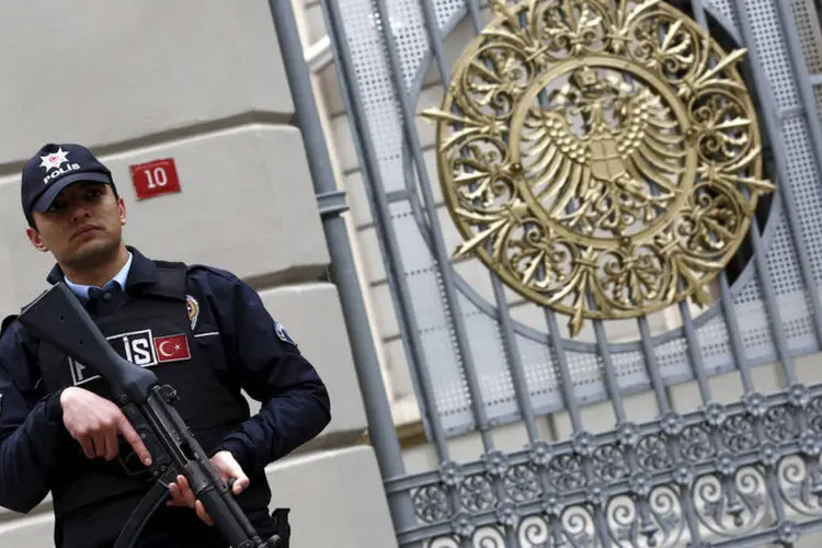 
	Amea&ccedil;a: suspeitos poderiam realizar atentados contra institui&ccedil;&otilde;es da Alemanha na cidade
 (Murad Sezer / Reuters)