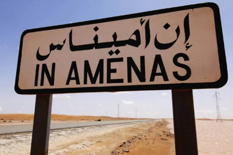 Placa na estrada indica campo de exploração de gás de Amenas, onde ocorreu os sequestros dos militantes islâmicos (Kjetil Alsvik/Statoil/Divulgação)