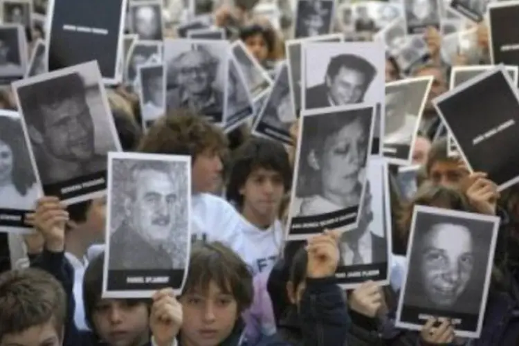 Parentes lembram as vítimas do atentado à Amia (Juan Mabromata/AFP)