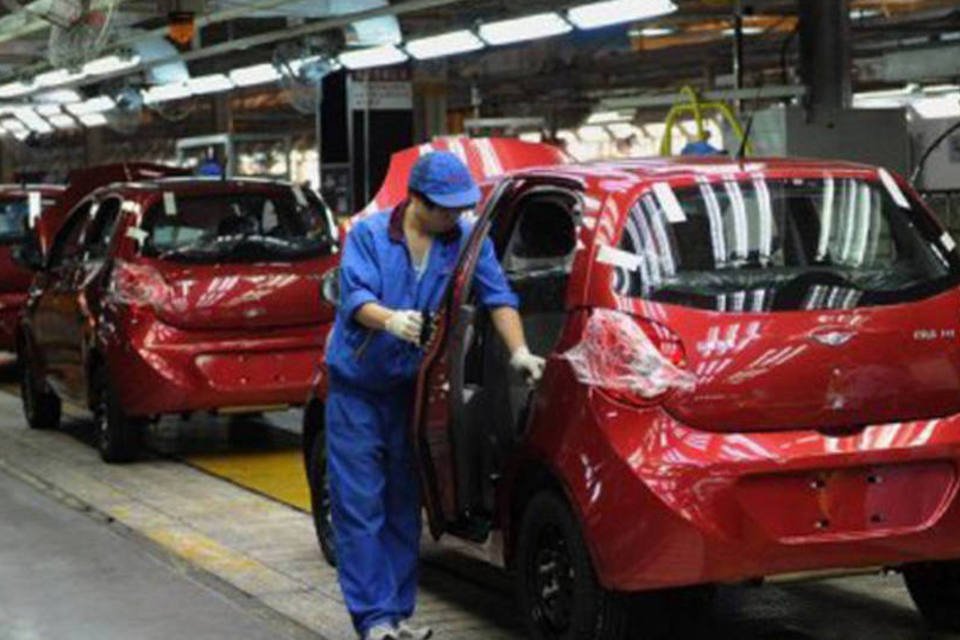 Preliminar de PMI da China atinge máxima de 13 meses