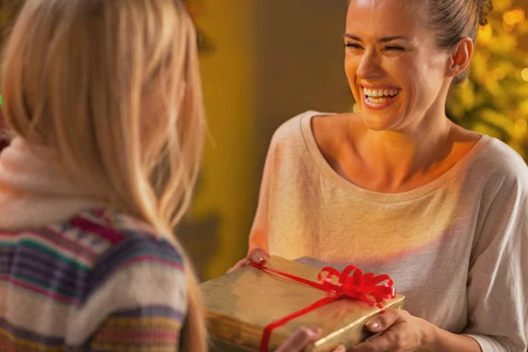 Troca de presentes (ThinkStock)