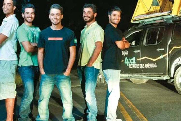 Da esquerda para a direita, Leonardo Libório, Gustavo Gracitelli, Gabriel Ribeiro, André Rezende e Bruno Maranhão: viagem de caminhonete em busca de experiência de vida (Fabiano Accorsi/EXAME.com)
