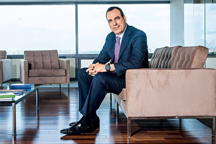 
	&quot;A Anatel precisa sair da zona de conforto&quot;, criticou Amos Genish, presidente da Vivo
 (Leandro Fonseca / EXAME)