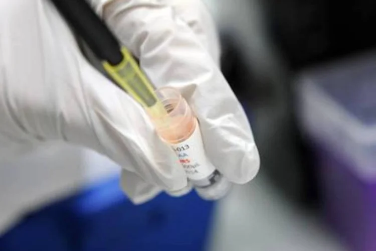 
	Amostra de sangue: m&eacute;dicos respons&aacute;veis em auxiliar atletas receberiam penas mais duras
 (Fred Tanneau / AFP)