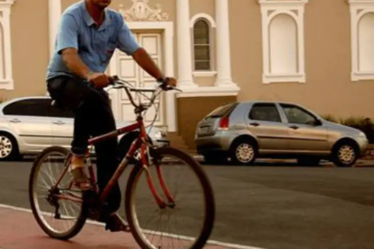 
	Bicicleteiros oferecem transporte alternativo na garupa de bicicletas, triciclos e at&eacute; quadricilos
 (Divulgação/Prefeitura de Amparo)