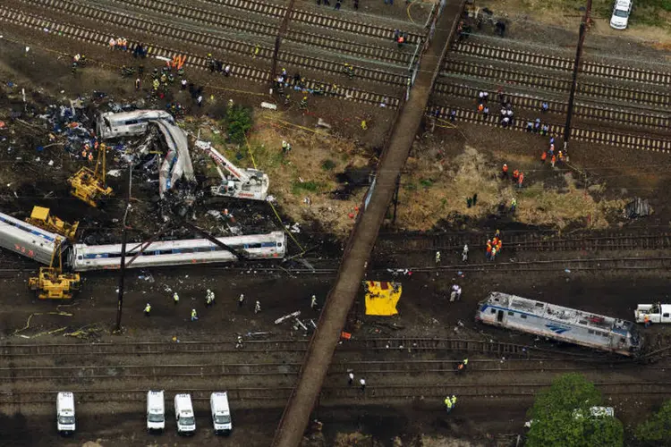 
	Trem descarrilado da Amtrak, em maio: segundo o corpo de bombeiros de Montpelier, a capital estatal, o acidente com o trem da companhia Amtrak deixou quatro feridos
 (Reuters)