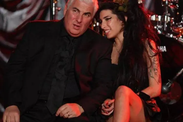 Mitch Winehouse, pai de Amy (à direita), quer transformar a casa da filha em uma fundação de caridade (Peter Macdiarmid/Getty Images)