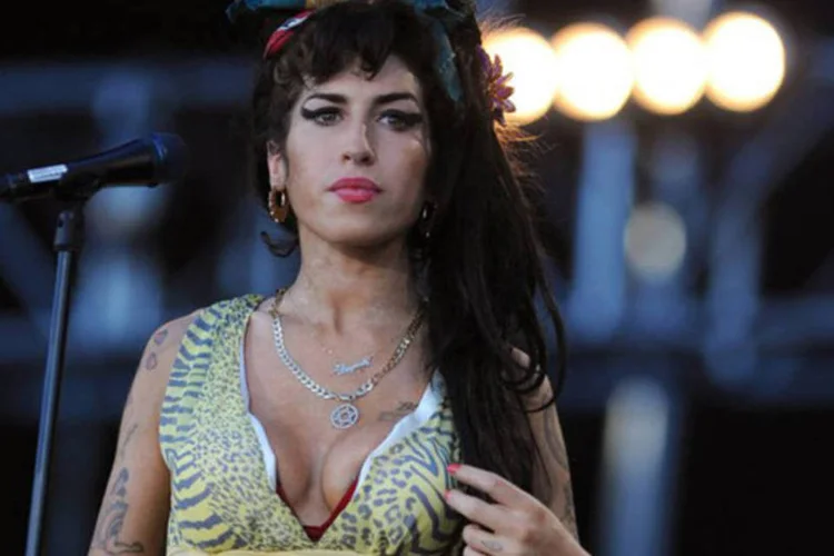 A cantora britânica Amy Winehouse se apresenta em Arganda del Rey, Espanha, em 4 de julho de 2008
 (Pierre-Philippe Marcou)