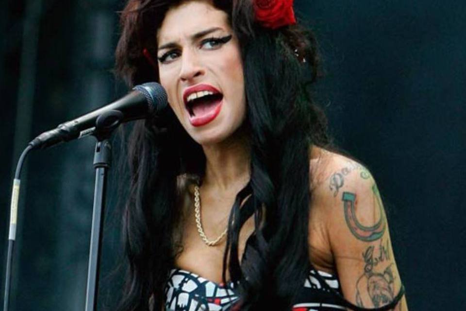 Reino Unido lamenta morte de Amy Winehouse