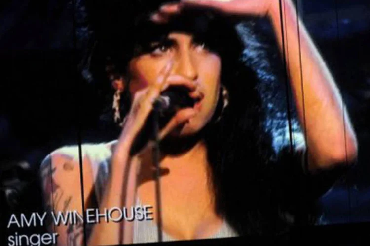 Vídeo com Amy exibido no Grammy: o texto é inspirado em entrevistas, relatos de apresentações, artigos, notícias, cartas e letras de músicas da diva do soul (©AFP/Getty Images / Kevin Winter)