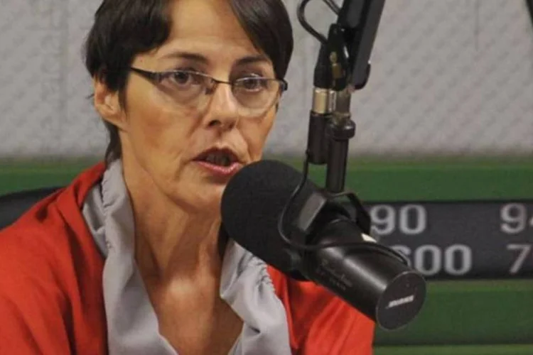 Ana de Hollanda deu uma entrevista curta ao sair da Biblioteca Nacional, no Rio de Janeiro (Antônio Cruz/ABr)