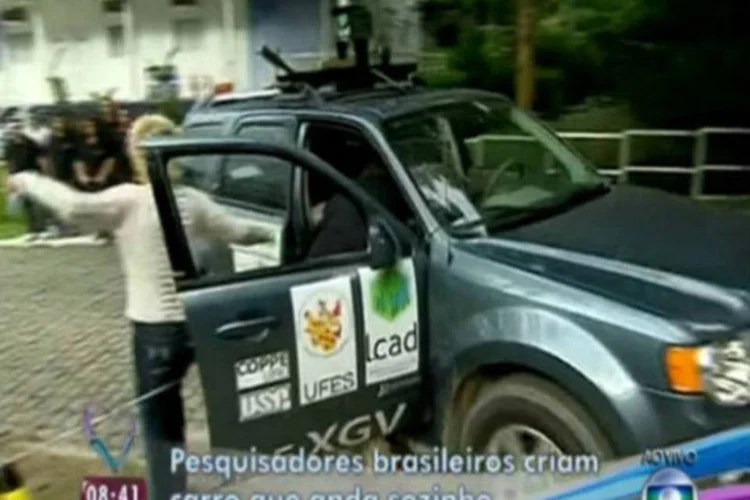 Apresentadora Ana Maria Braga sendo atingida por carro autônomo durante o programa Mais Você (Reprodução)