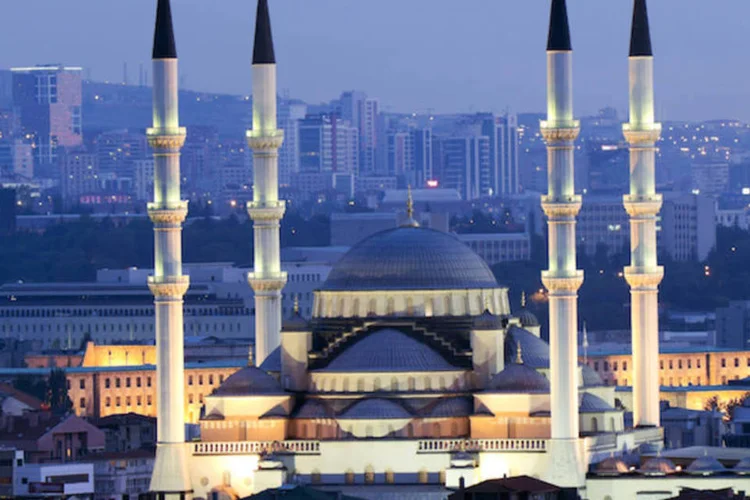 
	Ancara, na Turquia: dois terroristas suicidas, de nacionalidade turca, cruzaram para a Turquia desde a S&iacute;ria e foram levados a Ancara na madrugada de s&aacute;bado, diz jornal
 (M DOGAN/Shutterstock.com)