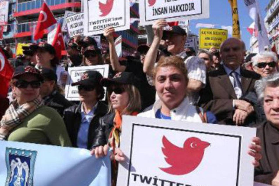 Tribunal turco ordena fim do bloqueio ao Twitter