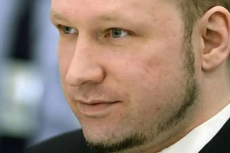 Anders Behring Breivik no tribunal de Oslo; sua infância foi nornal e não permitia prever um comportamento assassino (Odd Andersen/AFP)