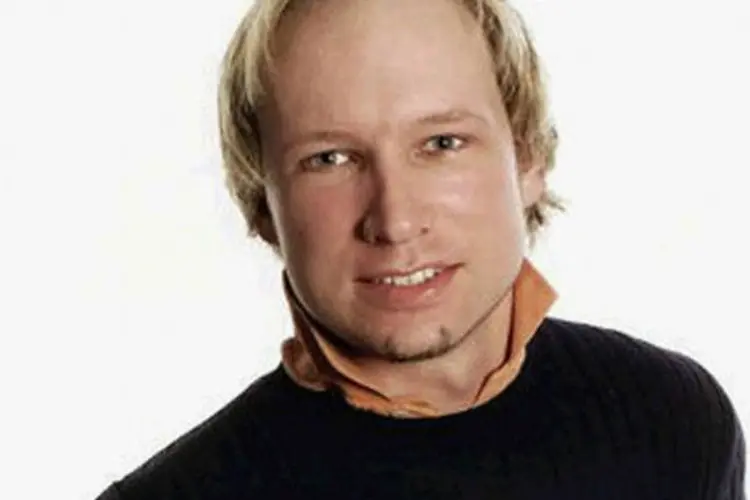Antes de executar 92 pessoas em Oslo, o assassino norueguês Anders Behring Breivik enviou a todos os seus contatos na rede social Facebook uma mensagem contendo um vídeo e um manifesto de 1500 páginas (Getty Images)