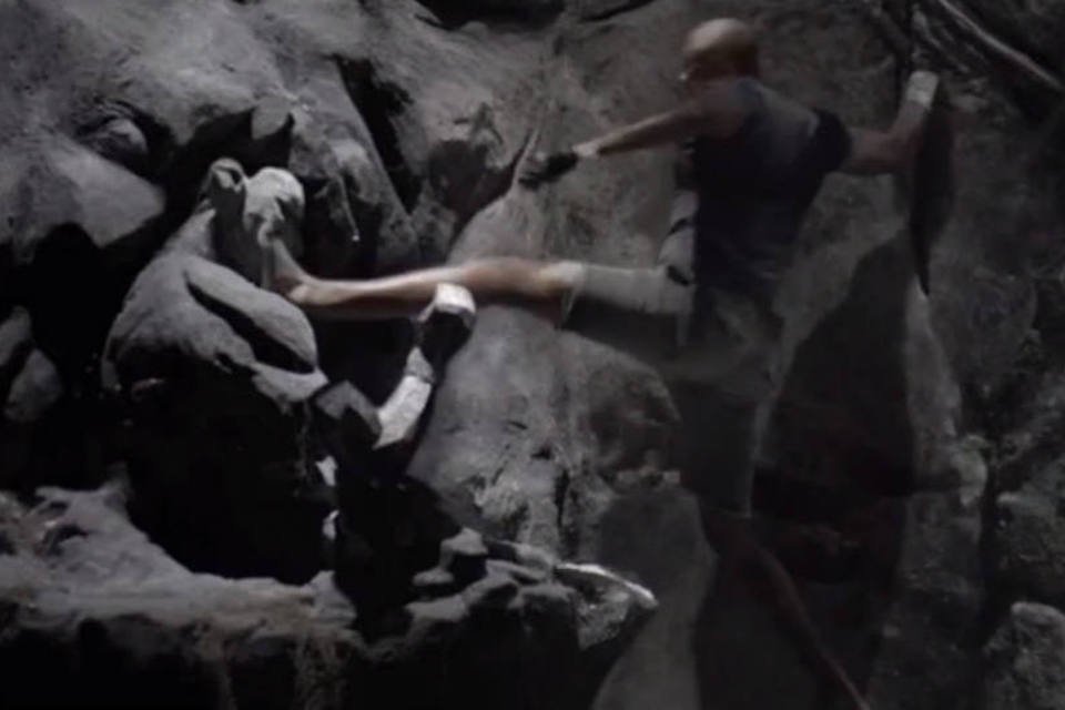 Anderson Silva escala fundo do poço em filme da Budweiser