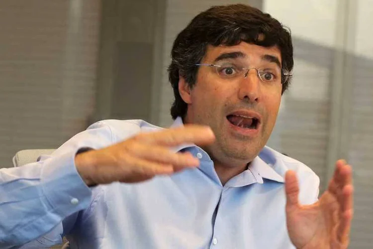 
	Andr&eacute; Esteves: com revoga&ccedil;&atilde;o de medidas cautelares, banqueiro pode voltar ao trabalho e s&oacute; deve avisar &agrave; Justi&ccedil;a caso viaje ao exterior por mais de uma semana.
 (Nacho Doce/Reuters)