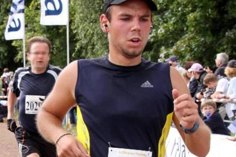 Andreas Lubitz participa de uma corrida em Hamburgo (AFP)