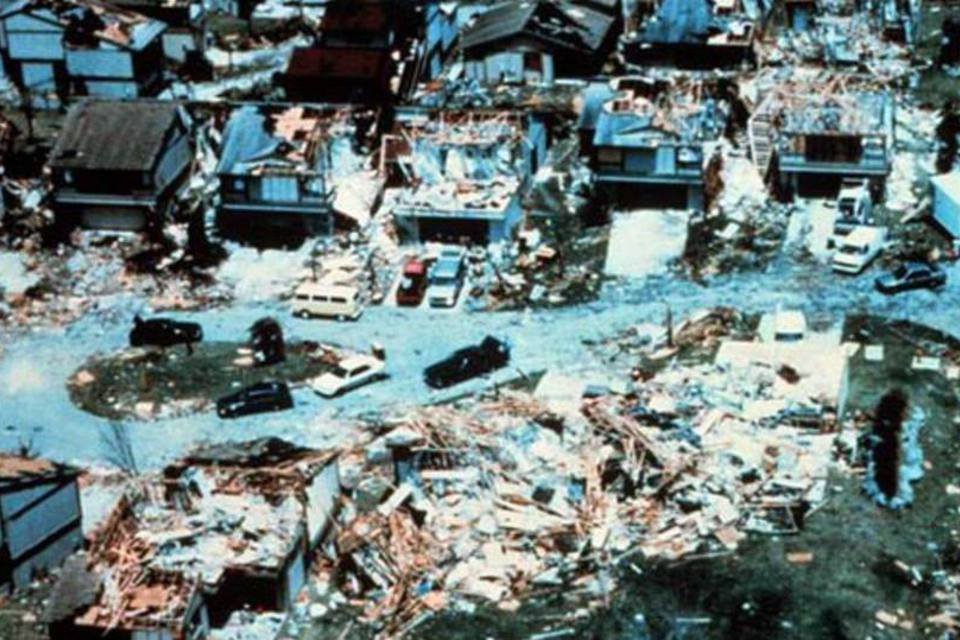 Destroços do furacão 'Andrew' são tema de exposição em Miami