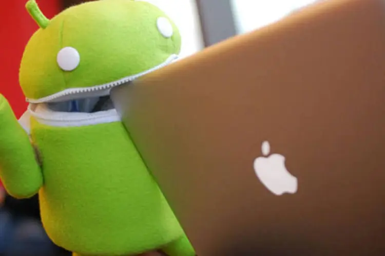 O Android morde um MacBook, da Apple (Laihiu)